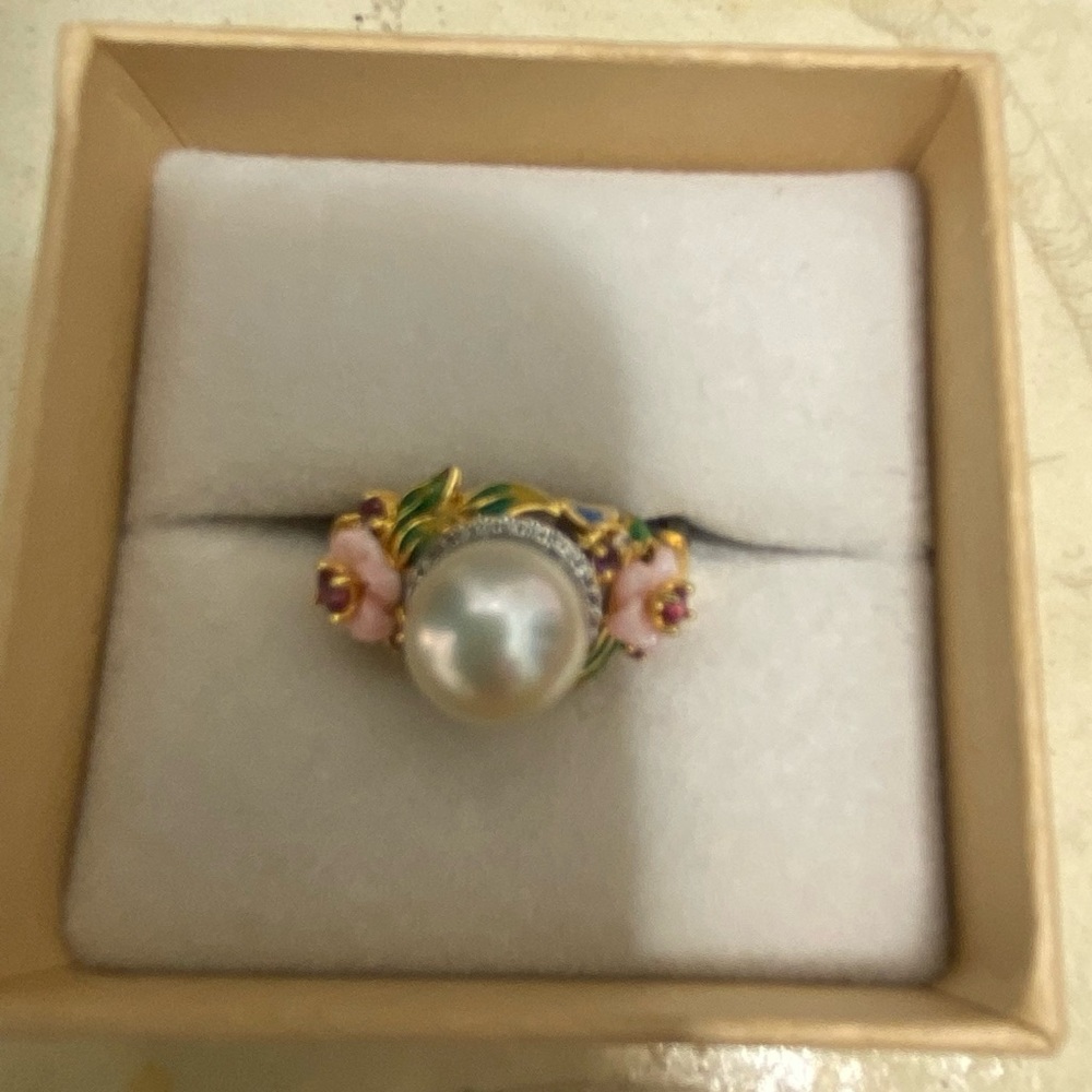 Jardin  Pearl with Emerald and ruby. Sterling Silver